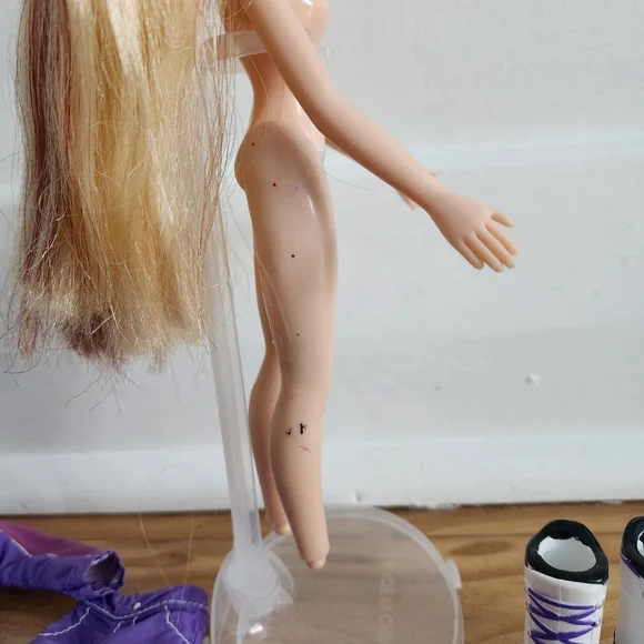 Bratz Play Sport Snowboarding Lillee - Picture 6 of 10